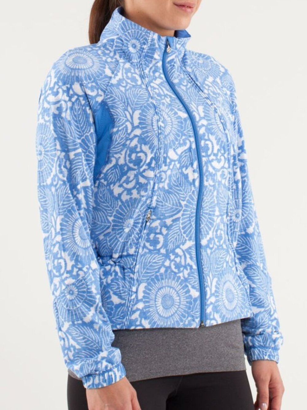 Lululemon Run: Travel To Track Jacket in Beachy Floral White Porcelaine - Size 6